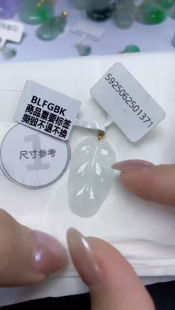 翡翠18K金镶嵌颈饰天然缅甸翡翠A货百元以上9元证书费自理