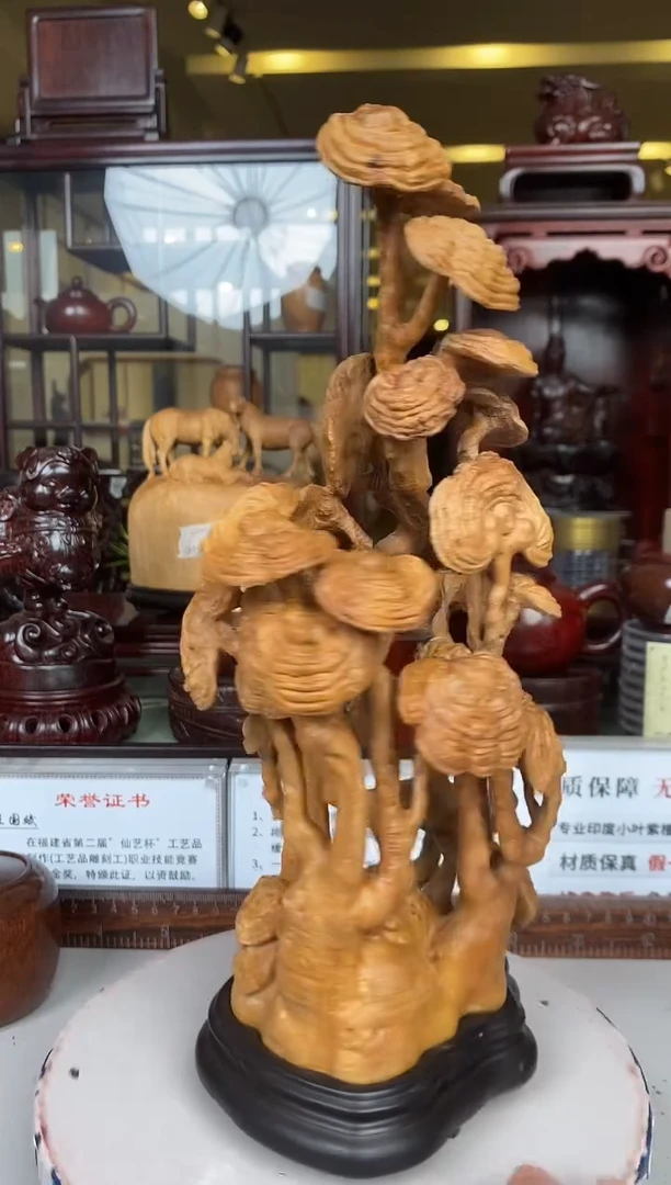 紫檀木类端景台老山檀香灵芝摆件