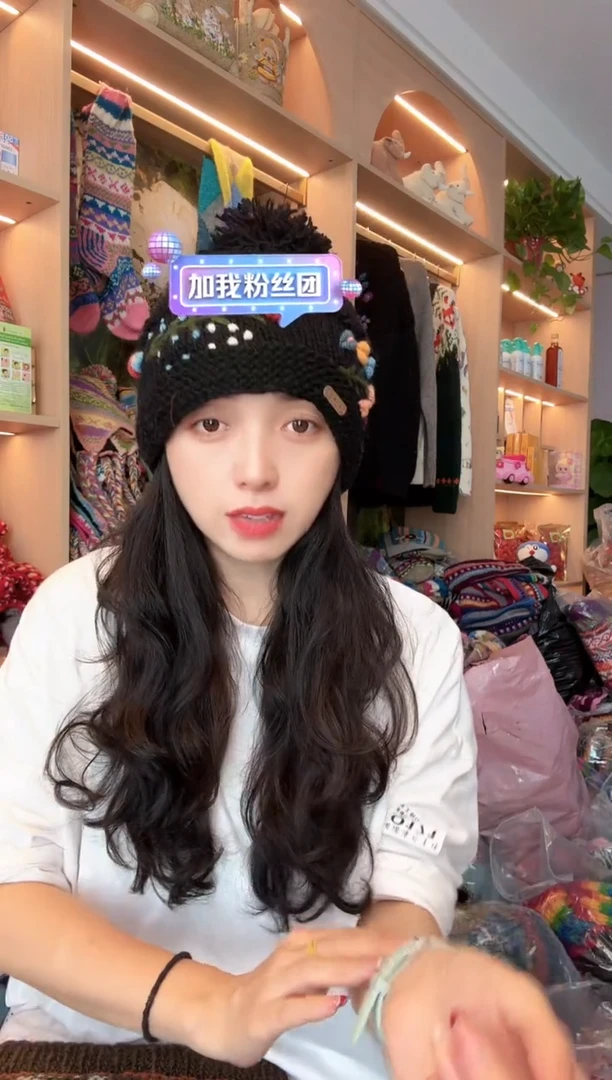 黑色单球提花刺绣帽