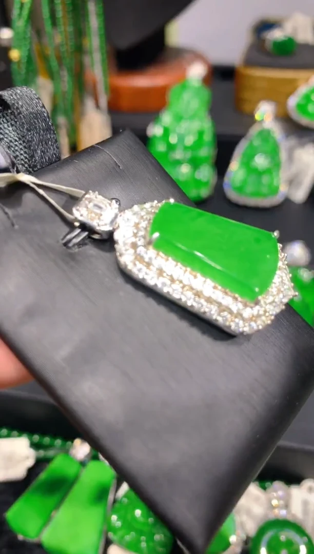 颈饰未镶嵌翡翠4一季