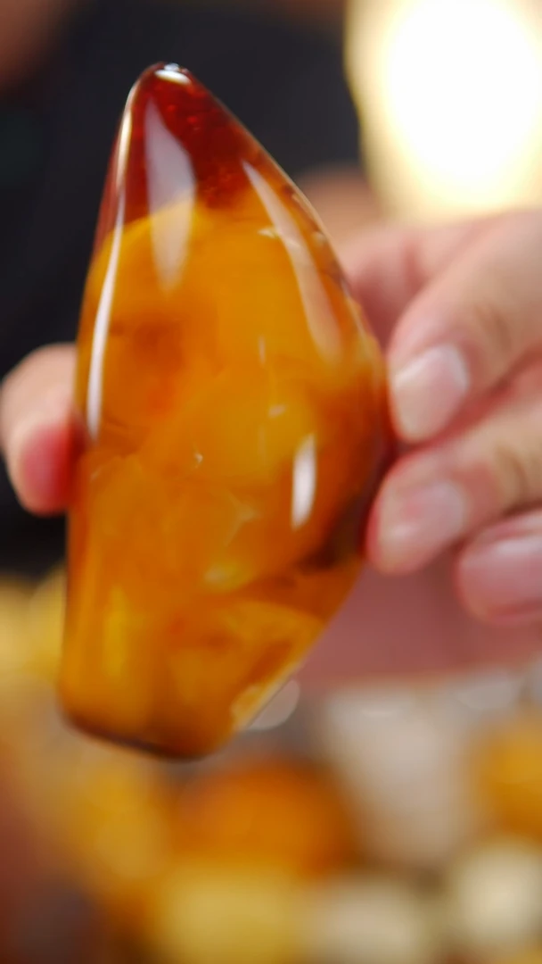 未镶嵌琥珀裸石焦皮料原石手把件88.6