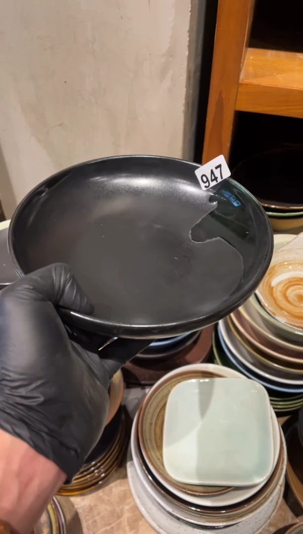 【闪购商品】瓷片947  微瑕亚光黑深盘1个