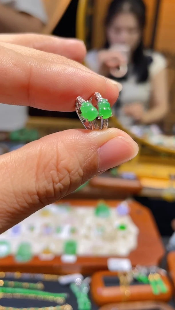 颈饰未镶嵌翡翠假一赔三