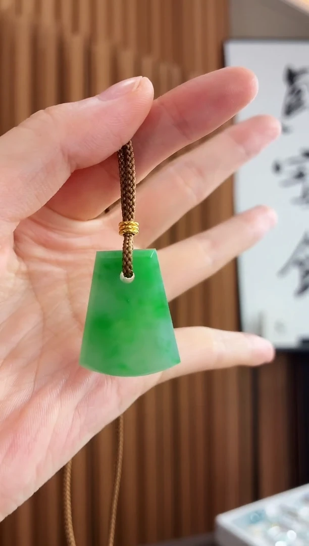 颈饰未镶嵌翡翠吊坠