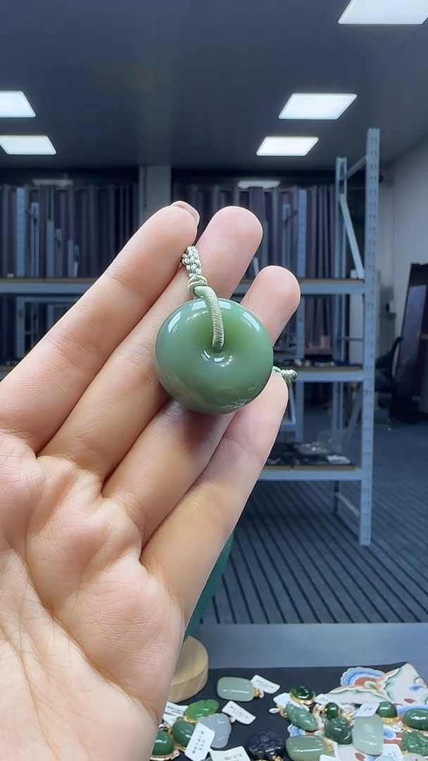 未镶嵌和田玉挂件1
