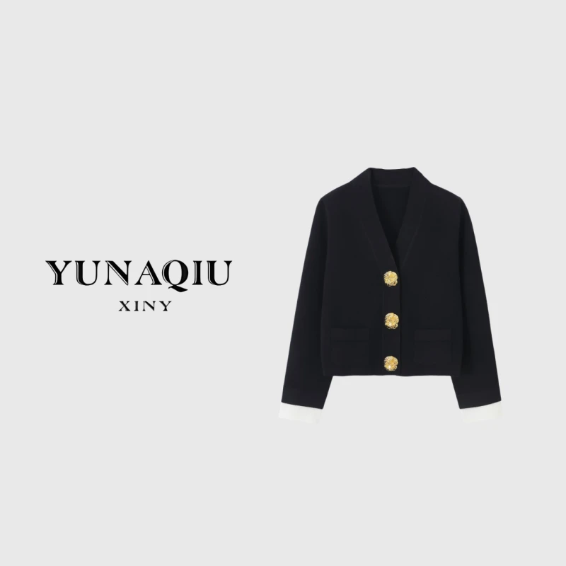 YUNAQIU 轻奢高级感针织开衫秋季重工金色扣V领小香风外套-259