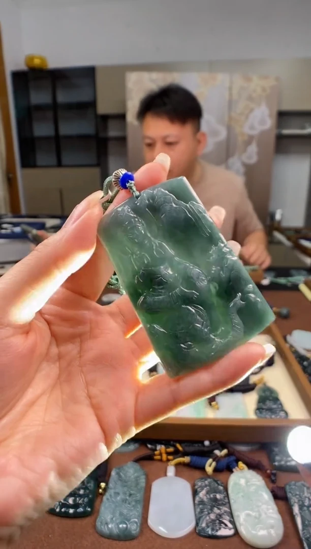 颈饰未镶嵌翡翠 多样性发其一