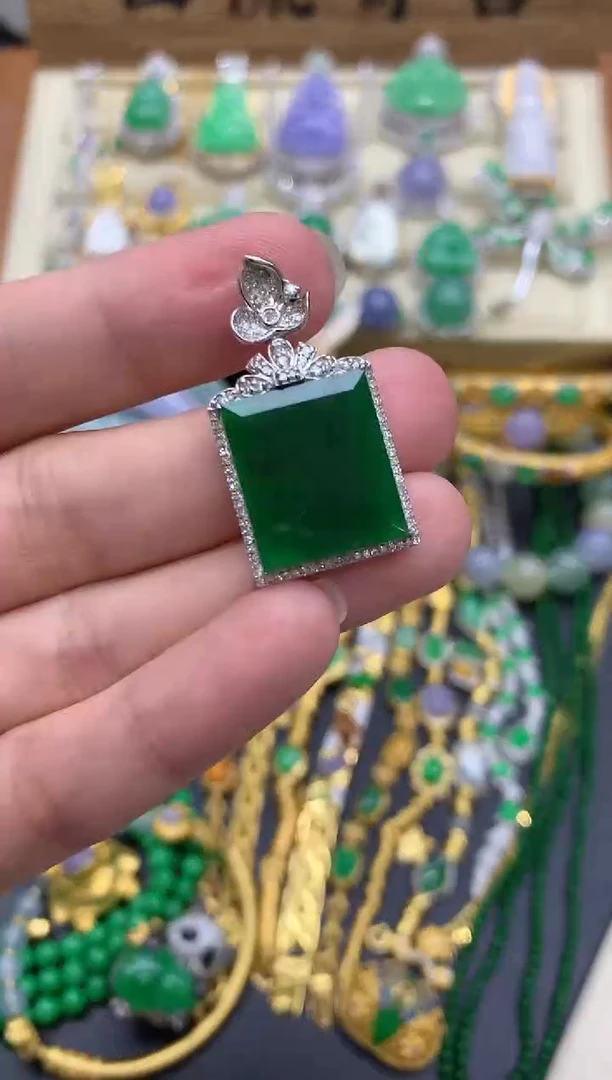 翡翠18K金镶嵌颈饰395-中国好珍宝