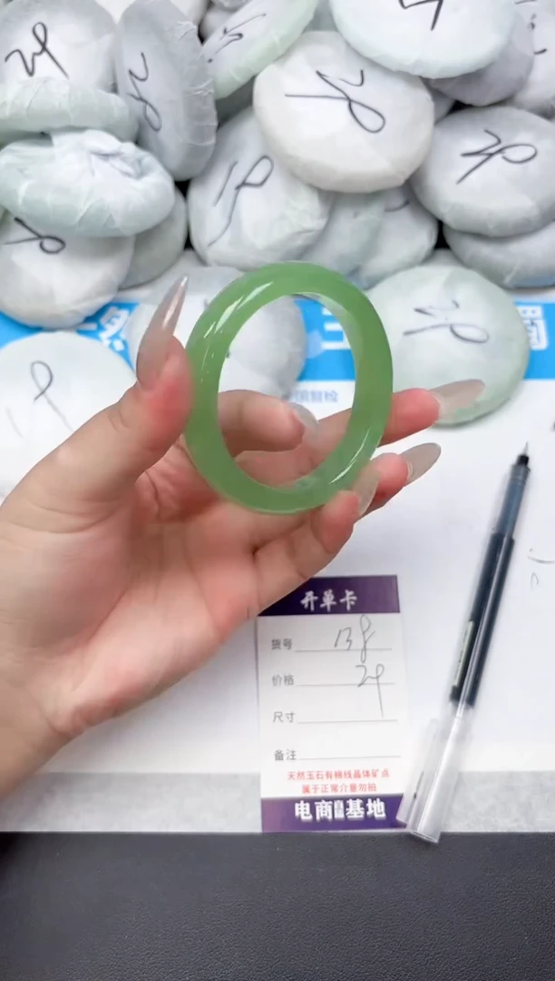 未镶嵌手镯石英质玉138-54.6