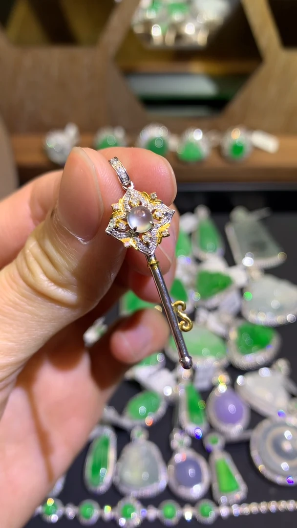 【闪购商品】翡翠耳坠18K金镶嵌吊坠