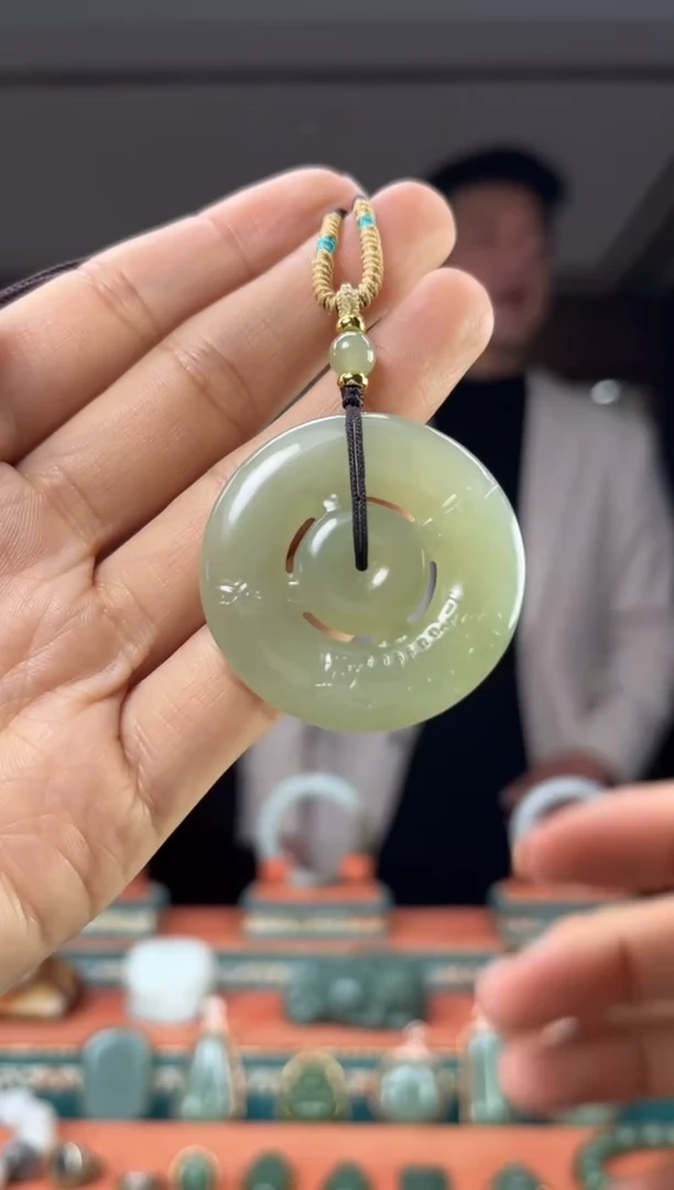 颈饰未镶嵌和田玉佩佩