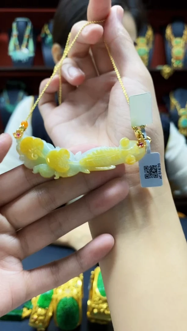 颈饰未镶嵌翡翠吊坠