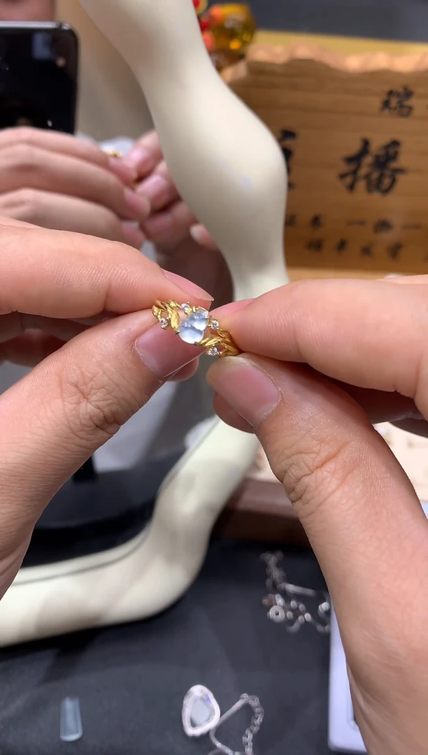 【闪购商品】翡翠戒指银S925镶嵌白冰葫芦戒指