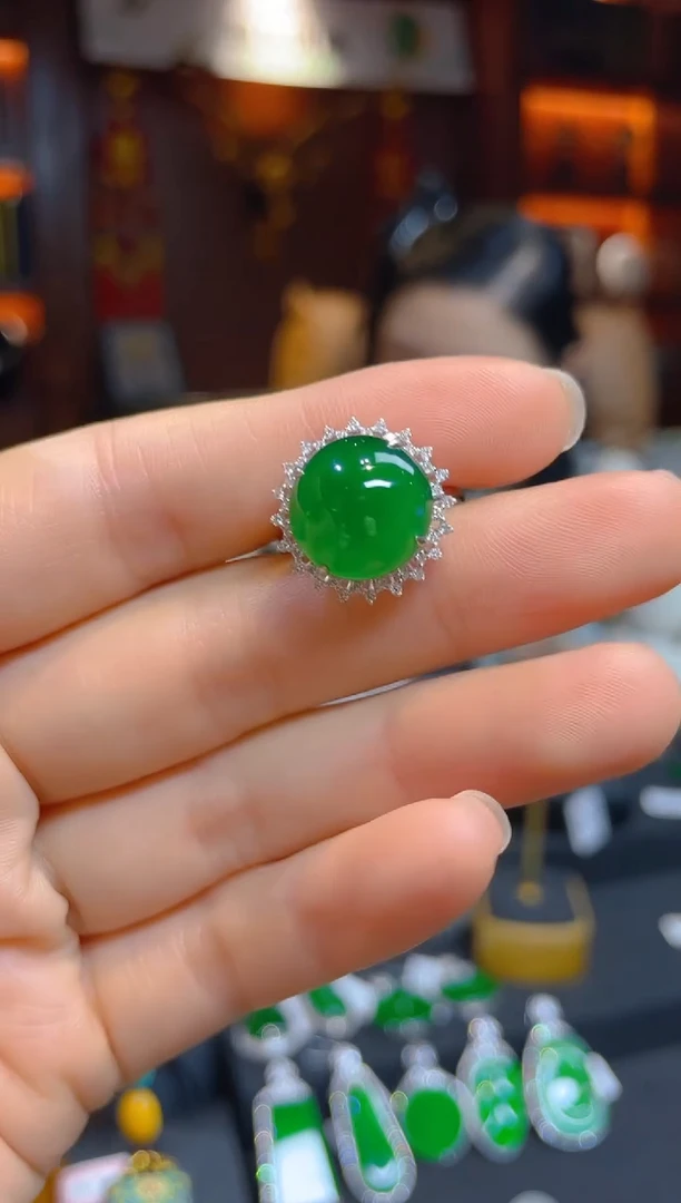 【闪购商品】翡翠戒指18K金镶嵌112263-天然A货翡翠蛋面戒指