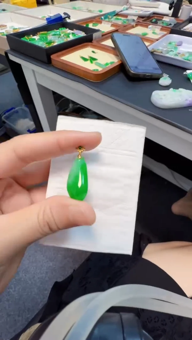 翡翠18K金镶嵌吊坠(不含链)2380