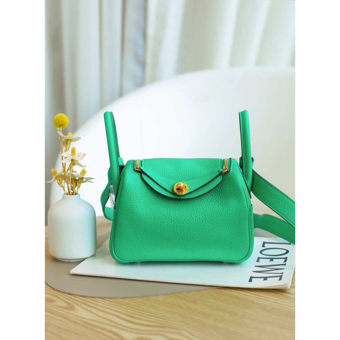 未使用 Hermes/爱马仕 mini Lindy18 Z刻 TC皮 竹子绿 金扣