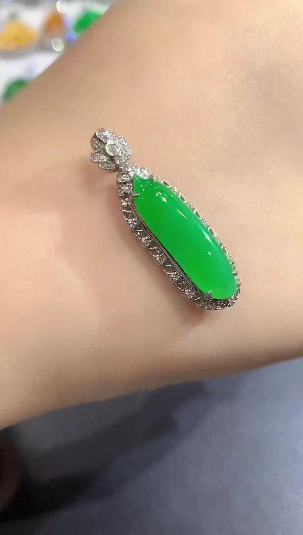 颈饰18K金镶嵌翡翠63-吊坠