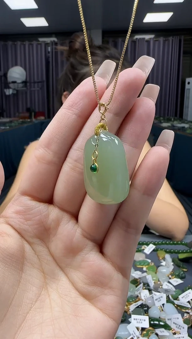 和田玉18K金镶嵌挂件1