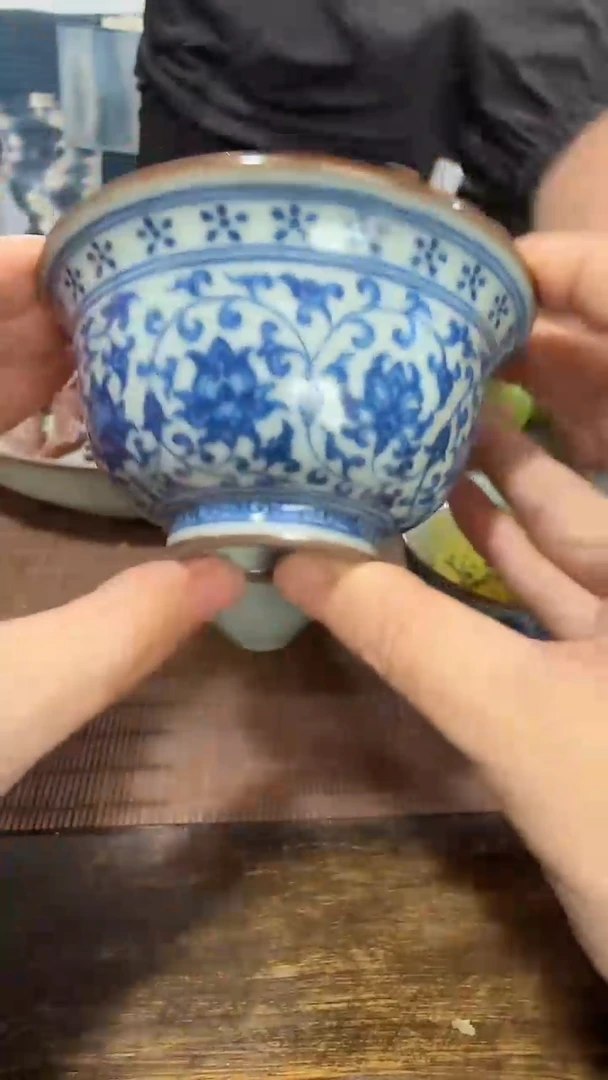 /518汝釉青花细工缠枝压手杯