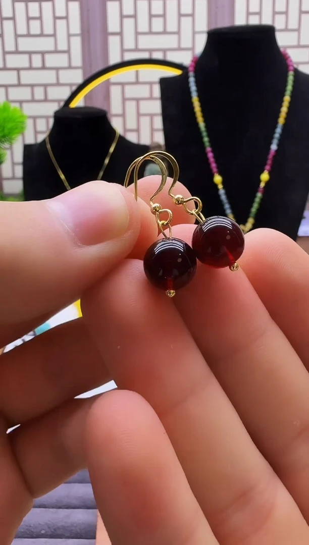 14K金镶嵌血珀耳饰E29