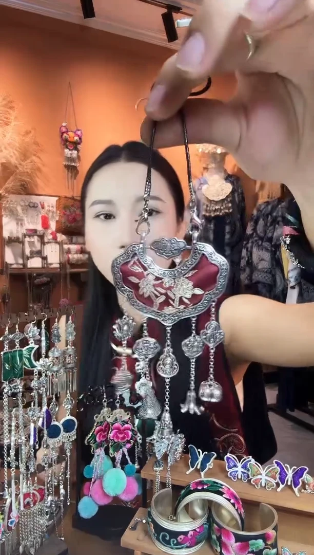 刺绣纯手工民族风吊坠