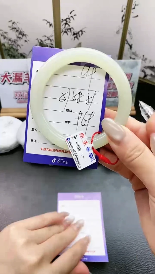 未镶嵌手镯和田玉L19微色差
