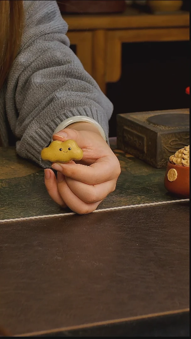 紫砂茶宠年余作品小云朵