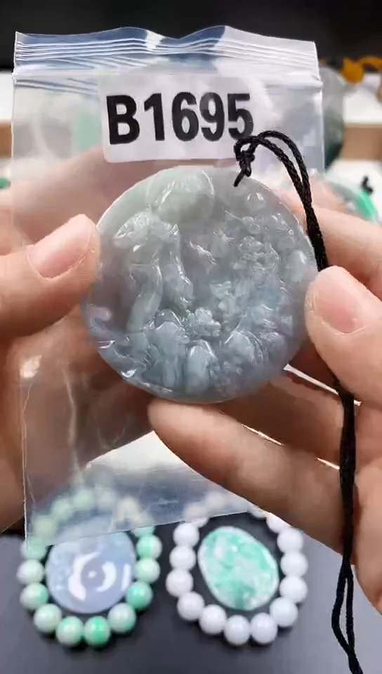 颈饰未镶嵌翡翠天然翡翠吊坠挂件