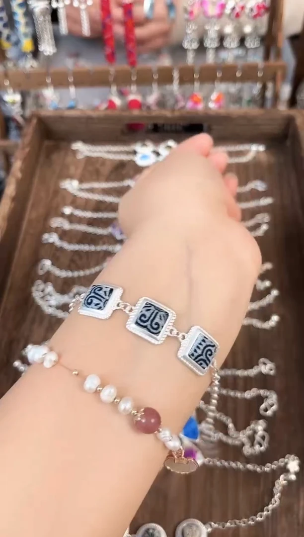 织绣民族风非遗老绣饰品611