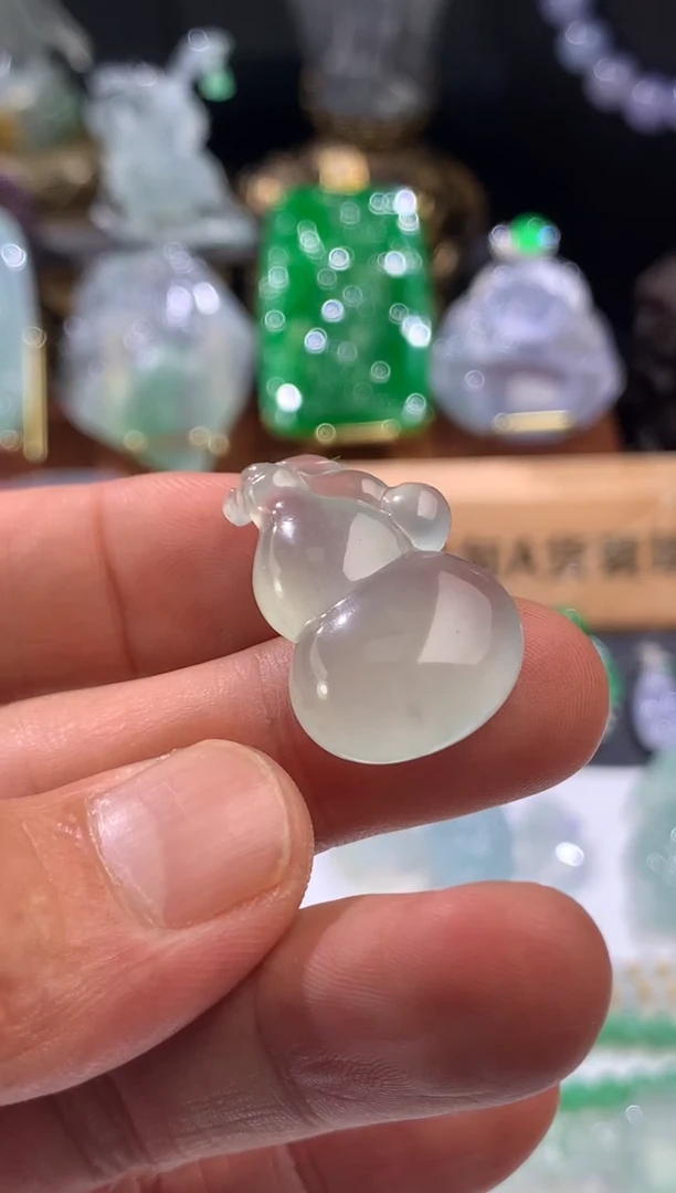 吊坠(不含链)未镶嵌翡翠天然翡翠吊坠