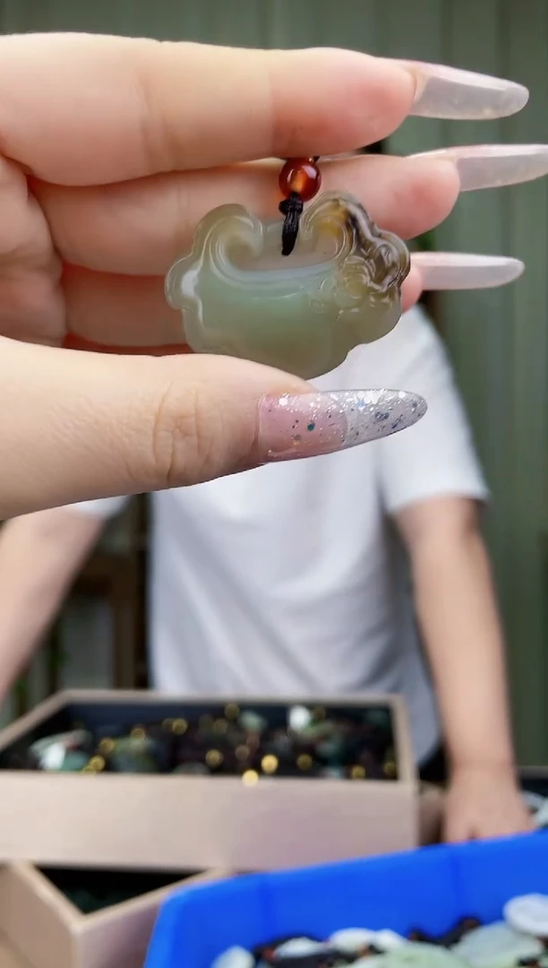 和田玉未镶嵌挂件拍一发一，多样性发货！