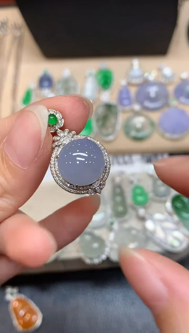 颈饰18K金镶嵌翡翠蛋面【无服务费