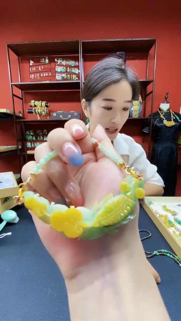 颈饰未镶嵌翡翠吊坠