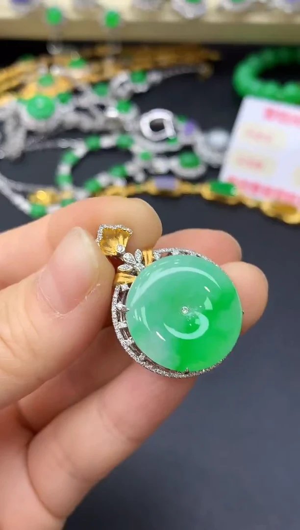 颈饰18K金镶嵌翡翠574-中国好珍宝