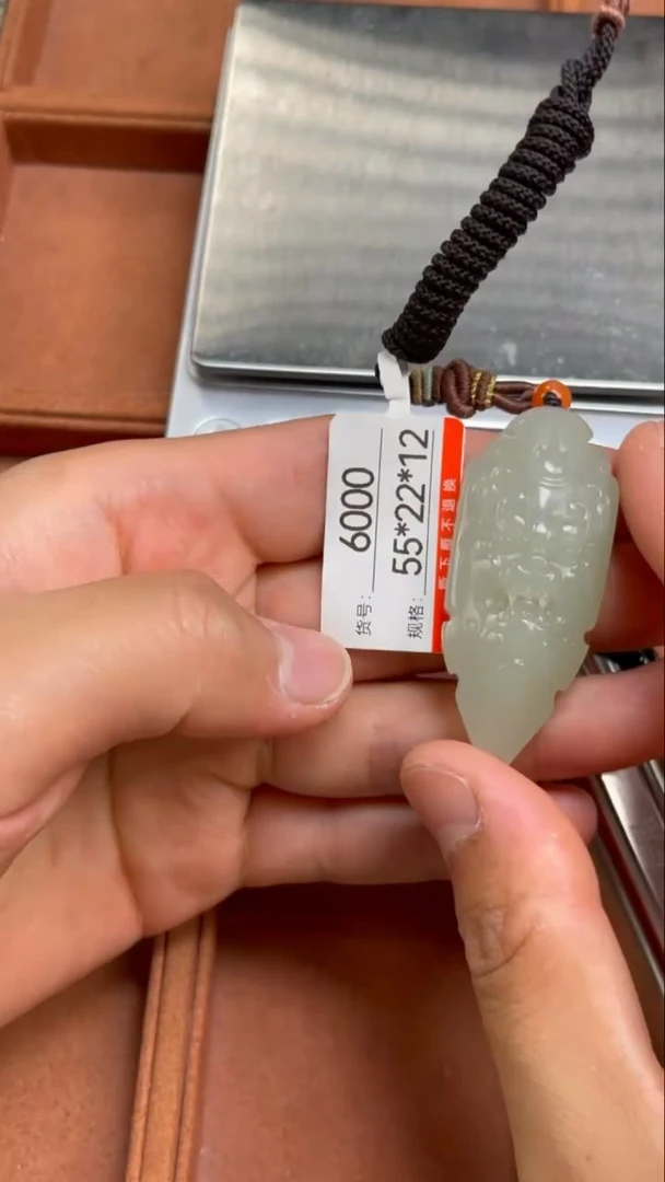 和田玉未镶嵌颈饰1