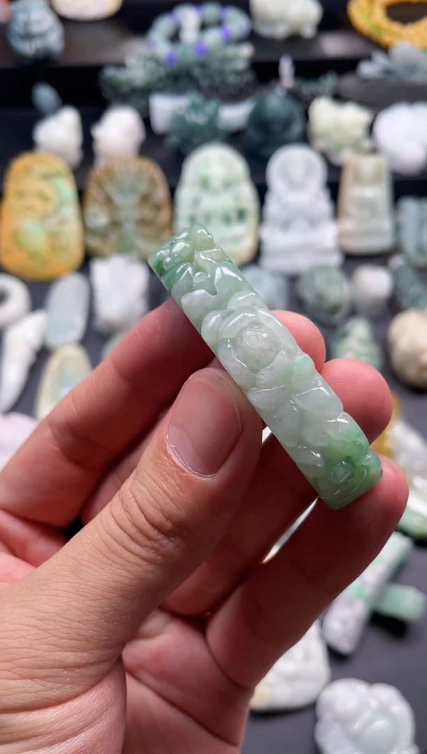 颈饰未镶嵌翡翠彩**香天然翡翠a货