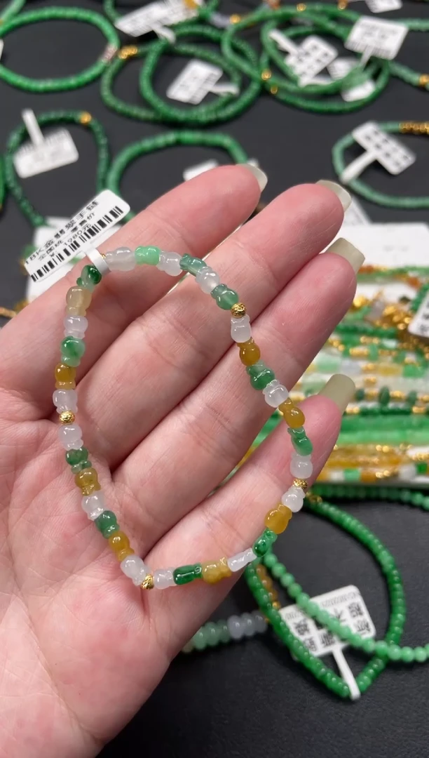 套链18K金镶嵌翡翠一条  P489