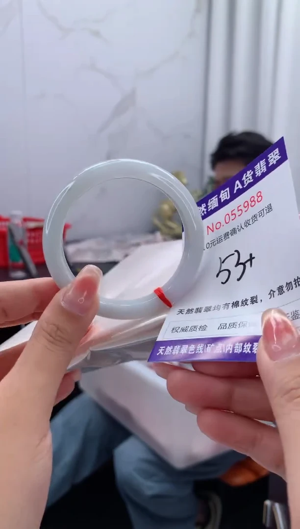 翡翠手镯未镶嵌有纹，完美者勿拍