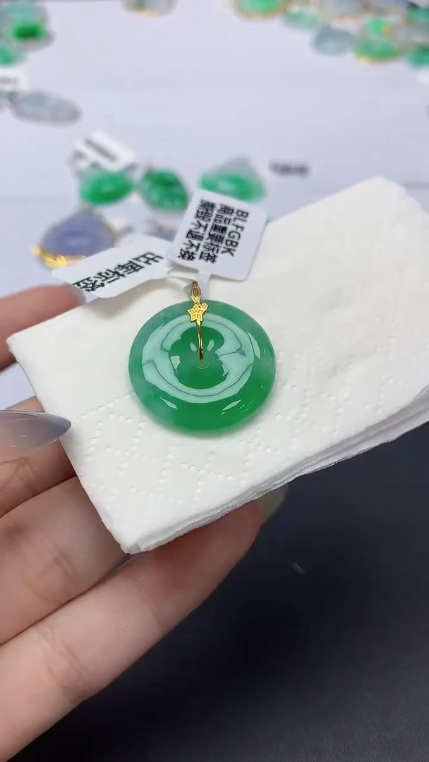 翡翠18K金镶嵌颈饰天然缅甸a货翡翠