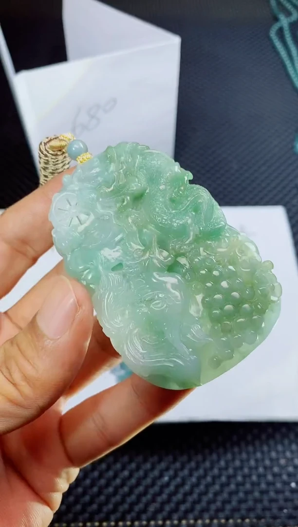 翡翠未镶嵌颈饰
