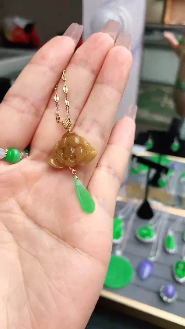 翡翠18K金镶嵌颈饰赠礼盒证书