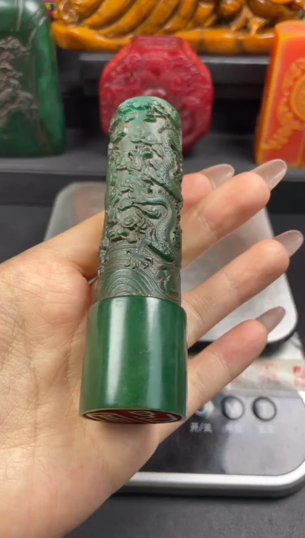 寿山石印石绝绿盘龙柱（富昌）