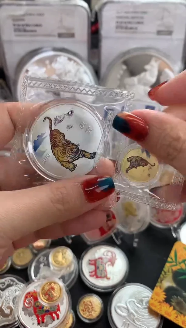 纯金虎年纪念金章