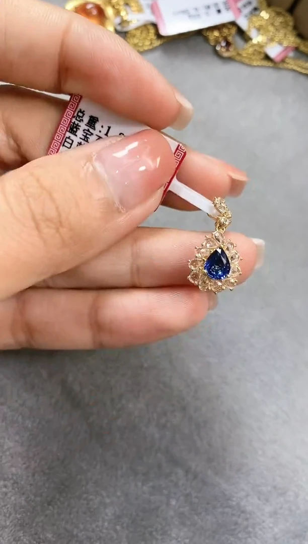 蓝宝石吊坠18K金镶嵌·