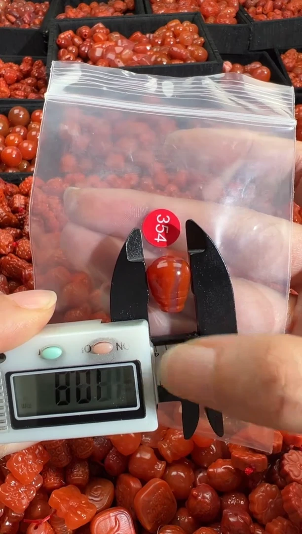 南红玛瑙未镶嵌颈饰1