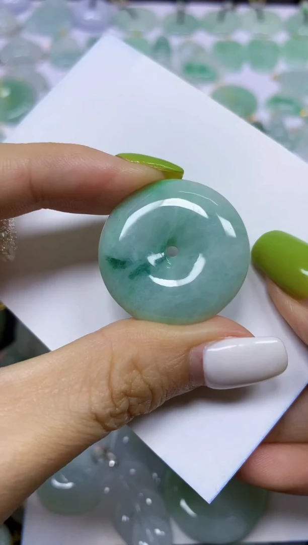 翡翠未镶嵌颈饰挂件