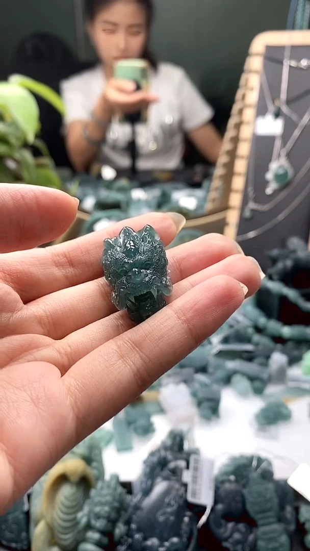 定制翡翠未镶嵌今***?翡翠毛货不退不换7.4