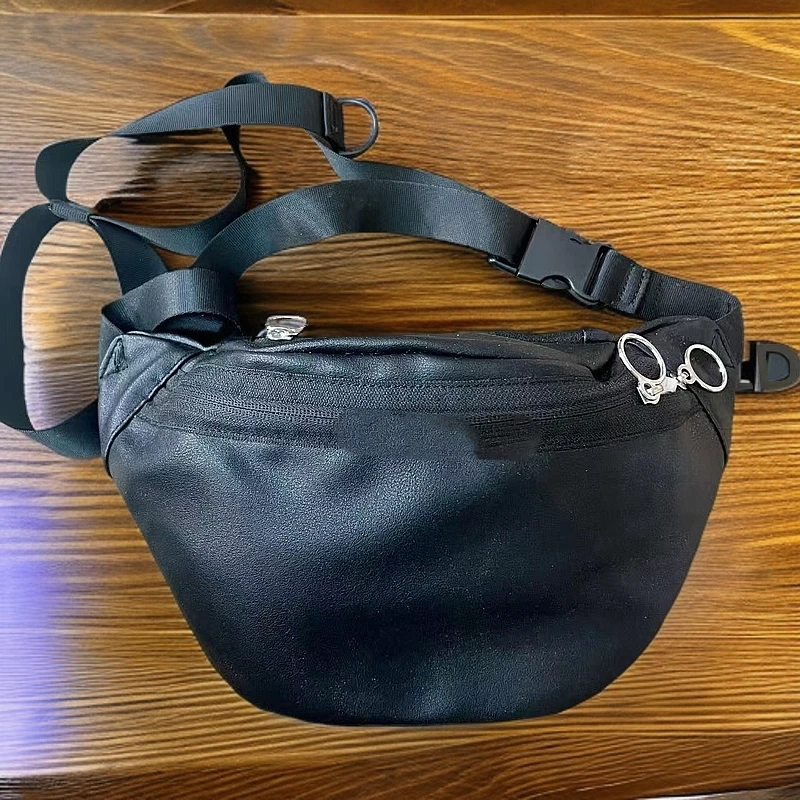 日系孤品49~盾标防水手提斜挎包（有瑕疵）