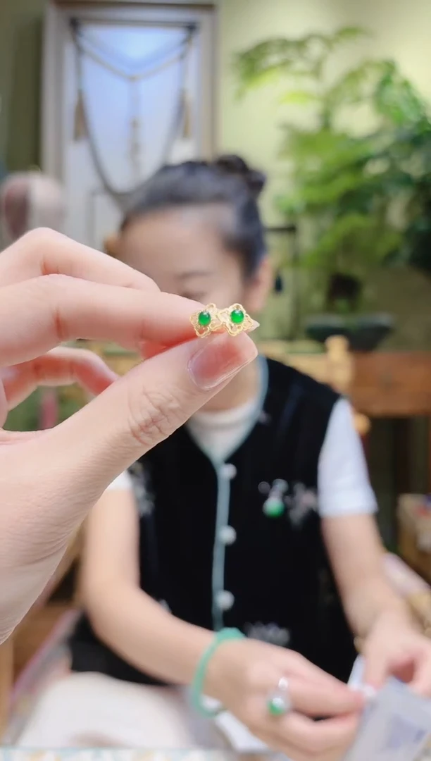 【闪购商品】翡翠耳饰18K金镶嵌窗花翡翠耳骨钉X 4号