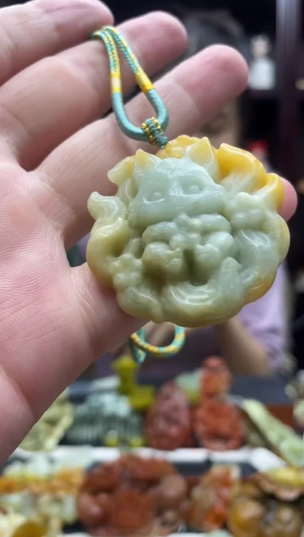 岫玉未镶嵌吊坠·